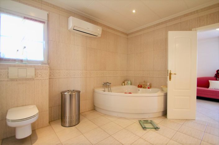 Image No.17-4 Bed Villa for sale