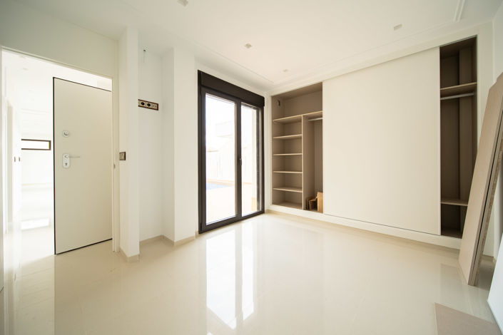 Image No.19-3 Bed Villa for sale