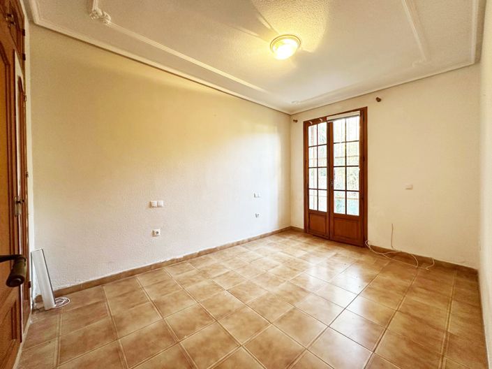 Image No.17-3 Bed Townhouse for sale