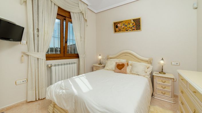 Image No.31-2 Bed Villa for sale