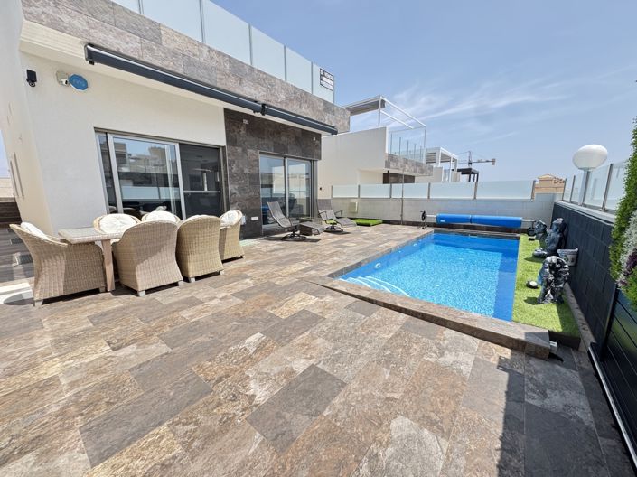 Image No.1-4 Bed Villa for sale