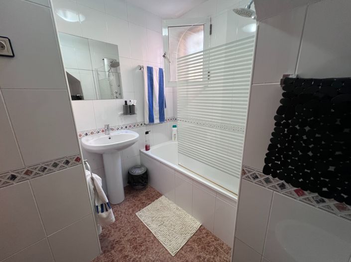 Image No.27-3 Bed Townhouse for sale