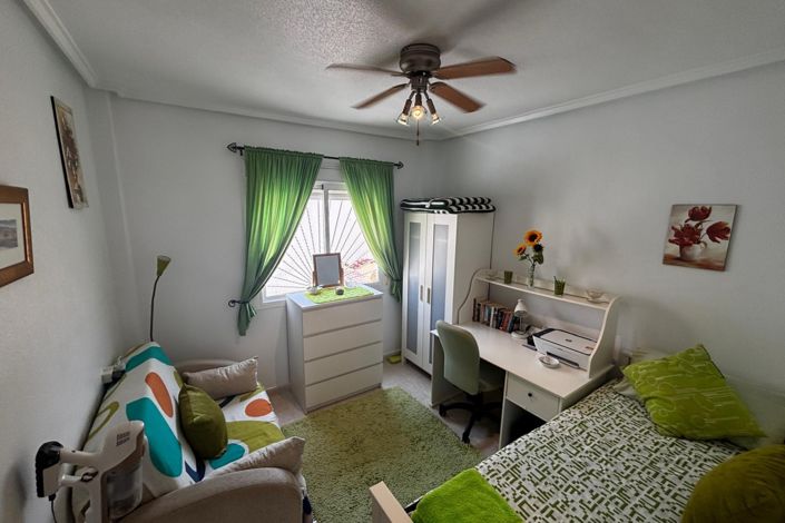 Image No.19-3 Bed Townhouse for sale