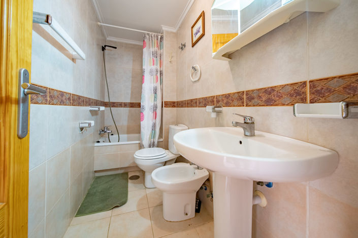 Image No.16-2 Bed Townhouse for sale