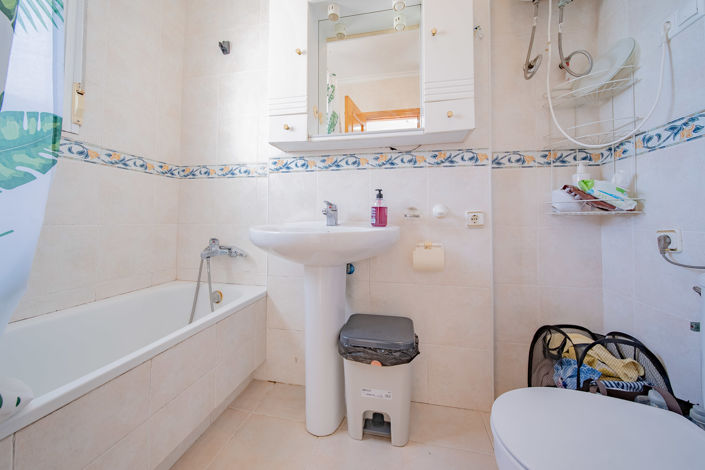 Image No.19-2 Bed Townhouse for sale