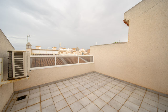 Image No.26-3 Bed Townhouse for sale