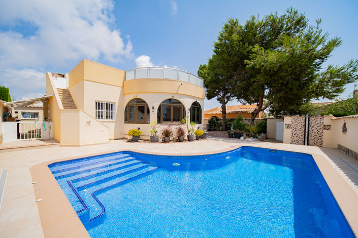 Image No.1-5 Bed Villa for sale