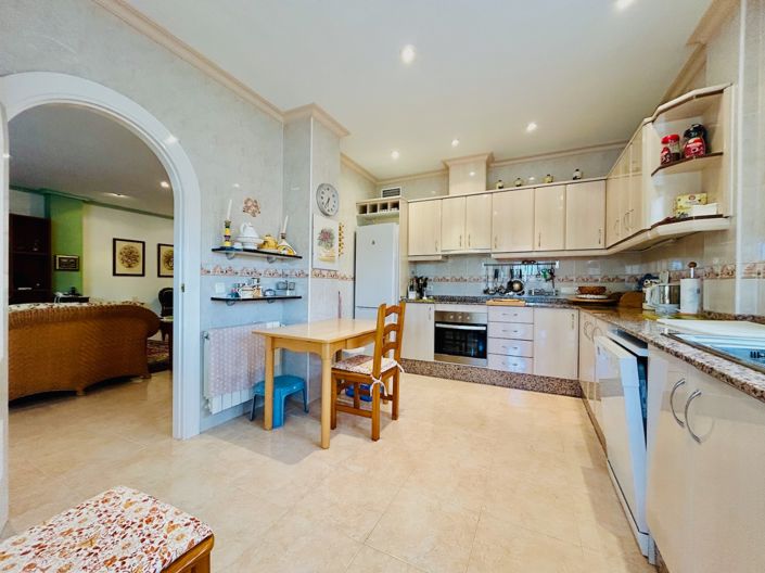 Image No.2-4 Bed Villa for sale