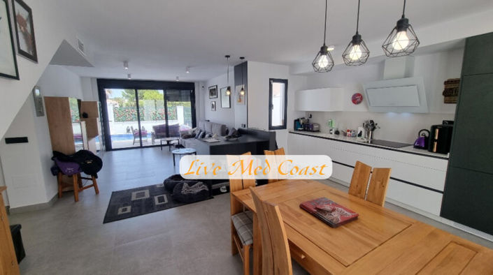 Image No.6-3 Bed Villa for sale