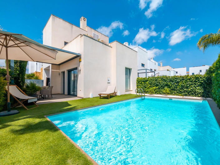 Image No.1-3 Bed Villa for sale