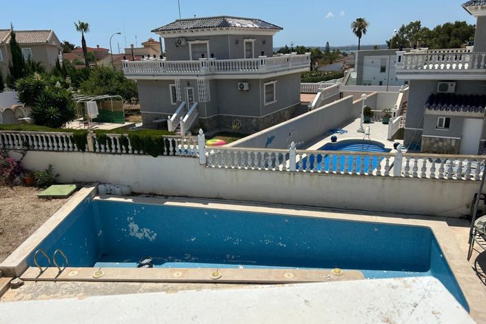 Image No.12-4 Bed Villa for sale