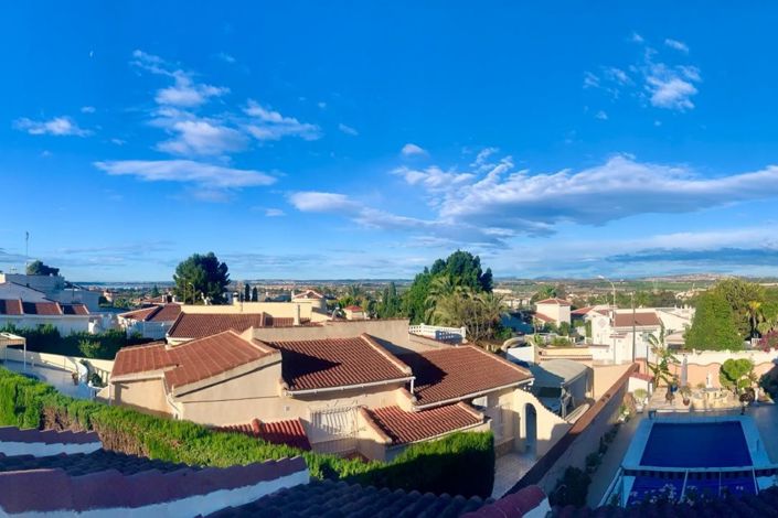 Image No.2-4 Bed Villa for sale