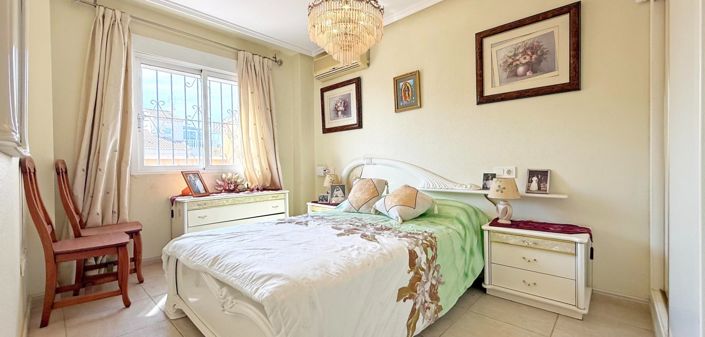 Image No.14-3 Bed Townhouse for sale