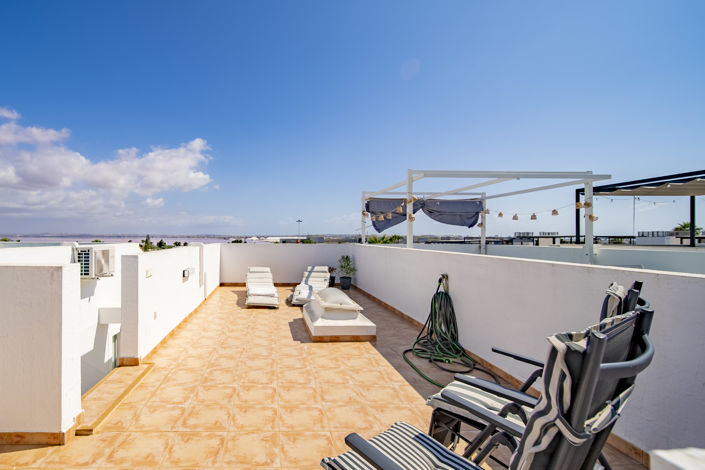 Image No.25-3 Bed Townhouse for sale