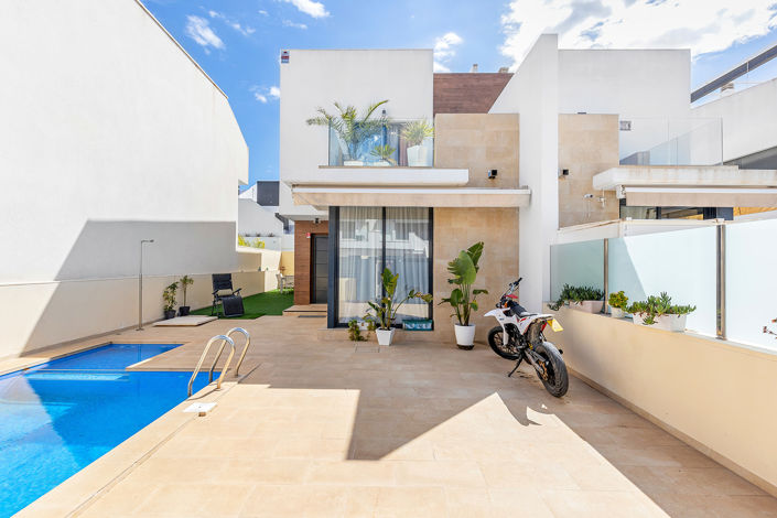 Image No.1-3 Bed Villa for sale
