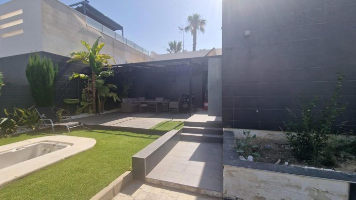 Image No.6-2 Bed Townhouse for sale