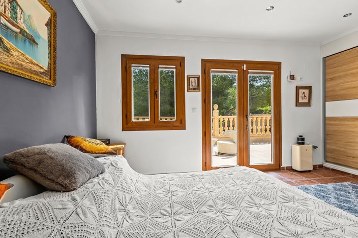 Image No.28-4 Bed Country House for sale