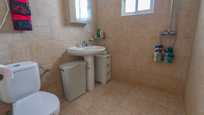 Image No.20-6 Bed Country House for sale