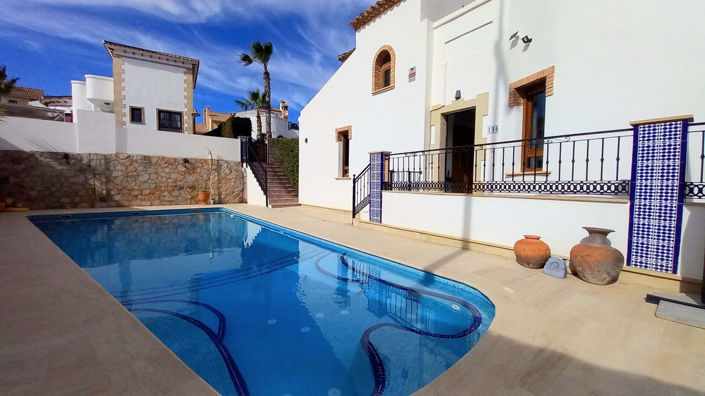 Image No.1-4 Bed Villa for sale