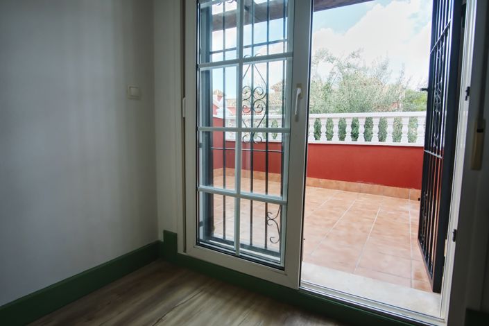 Image No.26-3 Bed House for sale