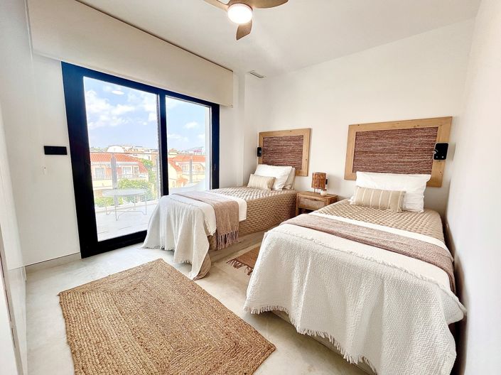 Image No.8-2 Bed Apartment for sale