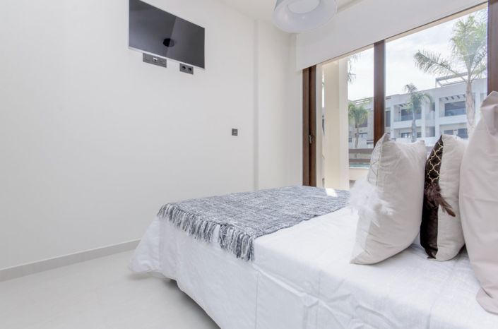 Image No.10-2 Bed Apartment for sale