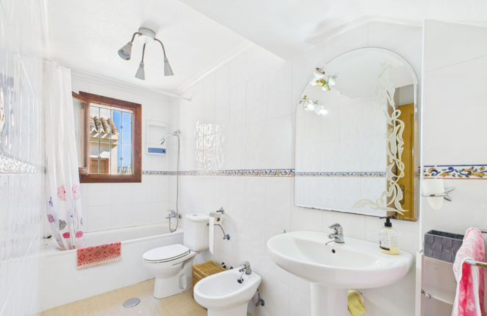 Image No.20-4 Bed Townhouse for sale