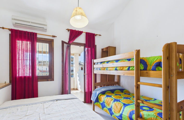 Image No.25-4 Bed Townhouse for sale