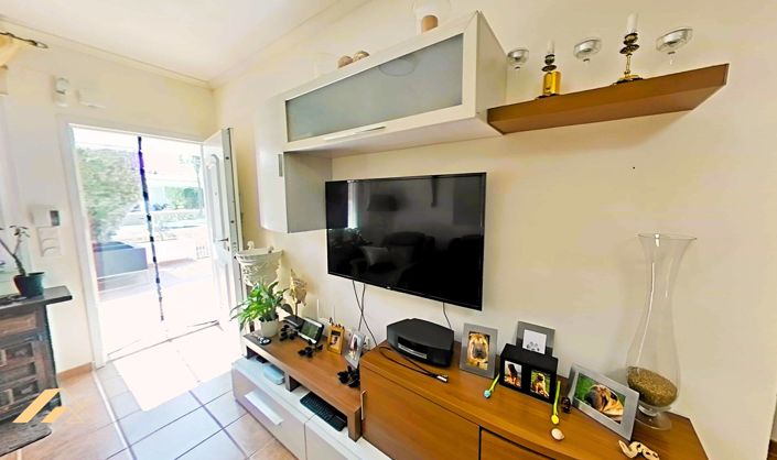 Image No.12-2 Bed Townhouse for sale