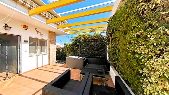 Image No.8-2 Bed Townhouse for sale