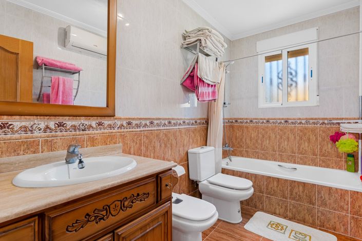 Image No.25-4 Bed Villa for sale