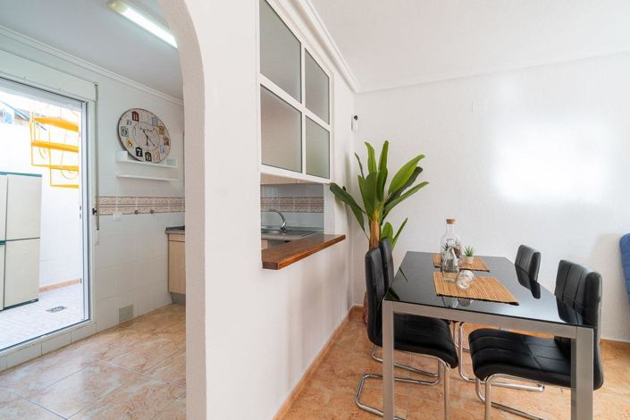 Image No.12-2 Bed Townhouse for sale