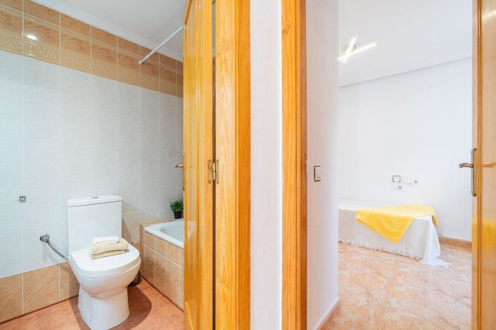 Image No.21-2 Bed Townhouse for sale