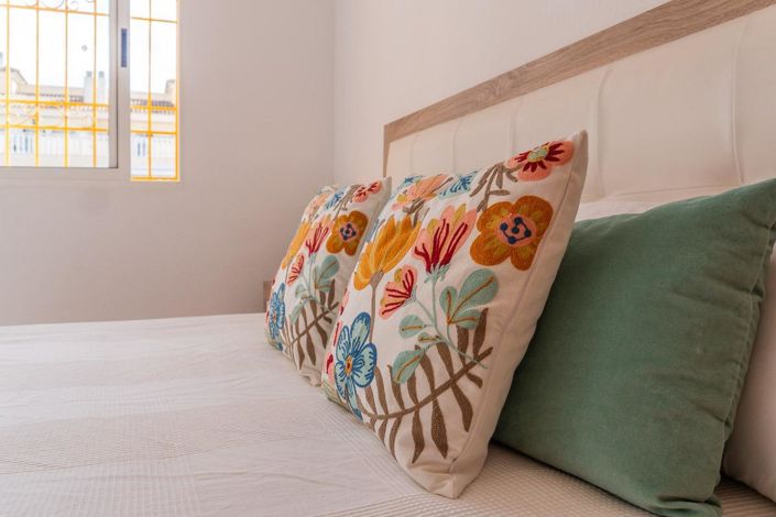 Image No.36-2 Bed Townhouse for sale