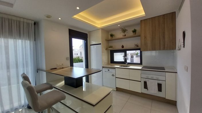 Image No.10-4 Bed Villa for sale