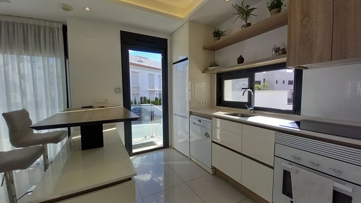 Image No.11-4 Bed Villa for sale