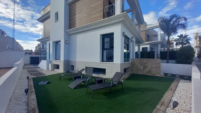 Image No.3-4 Bed Villa for sale