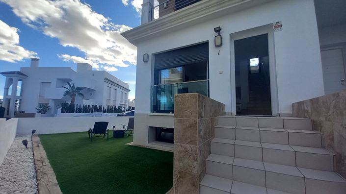 Image No.4-4 Bed Villa for sale