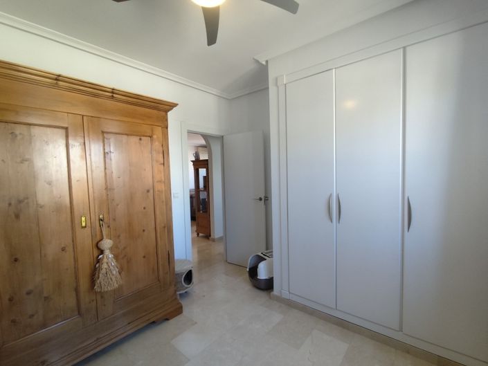 Image No.20-3 Bed Townhouse for sale