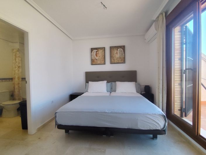 Image No.28-3 Bed Townhouse for sale