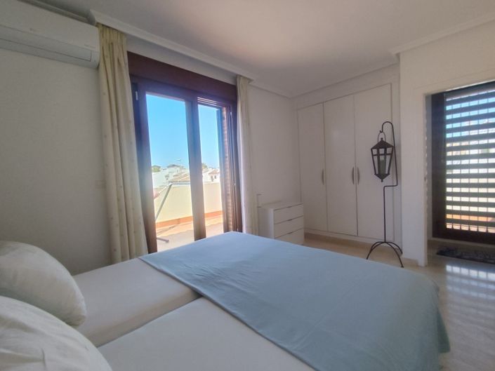 Image No.31-3 Bed Townhouse for sale