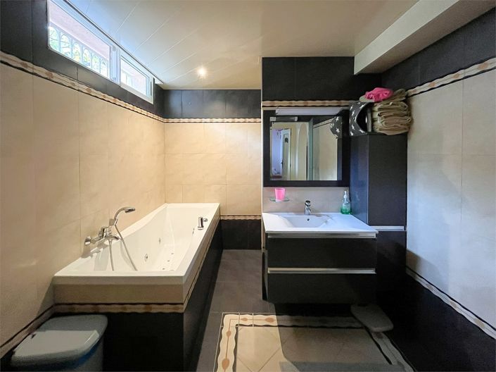 Image No.32-5 Bed Villa for sale