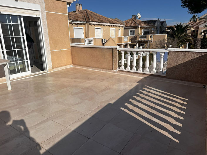 Image No.17-3 Bed Townhouse for sale