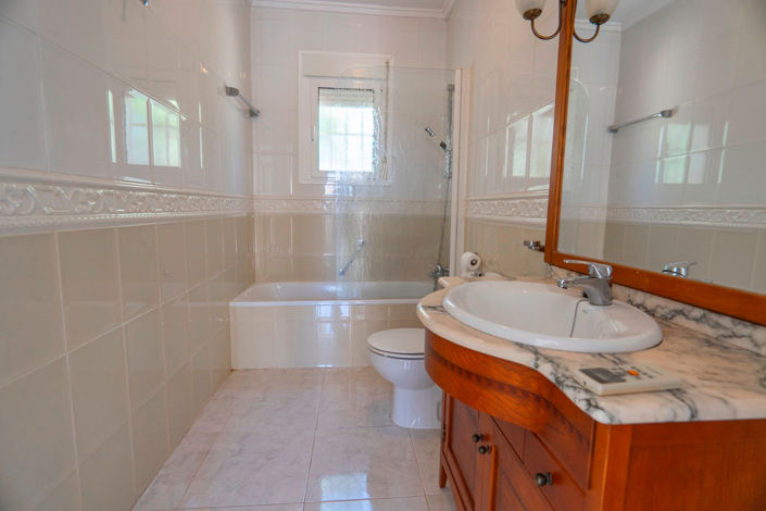 Image No.18-4 Bed Villa for sale