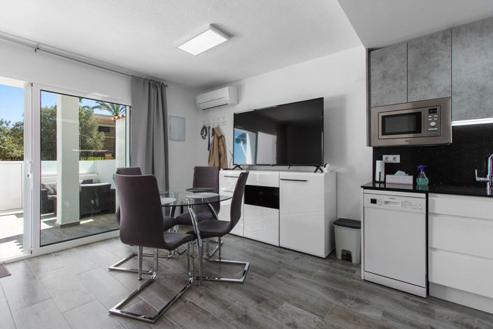 Image No.8-2 Bed Townhouse for sale