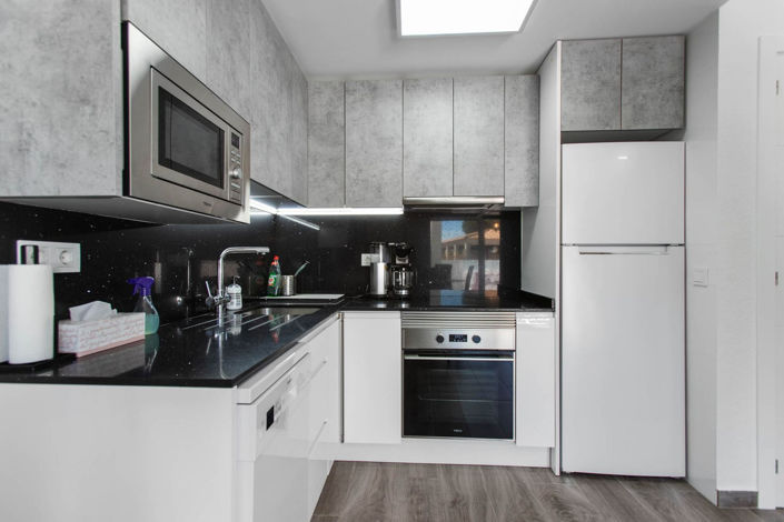 Image No.9-2 Bed Townhouse for sale