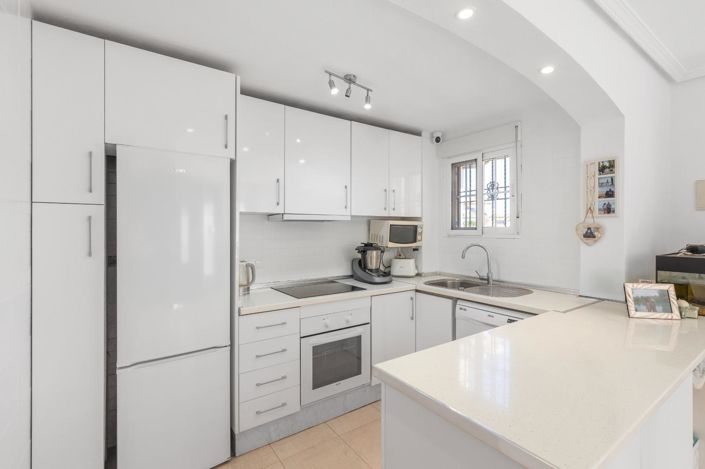 Image No.11-2 Bed Townhouse for sale