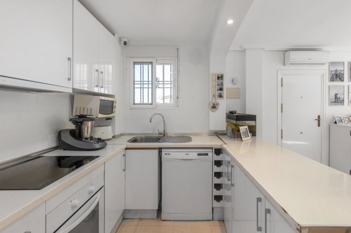 Image No.13-2 Bed Townhouse for sale