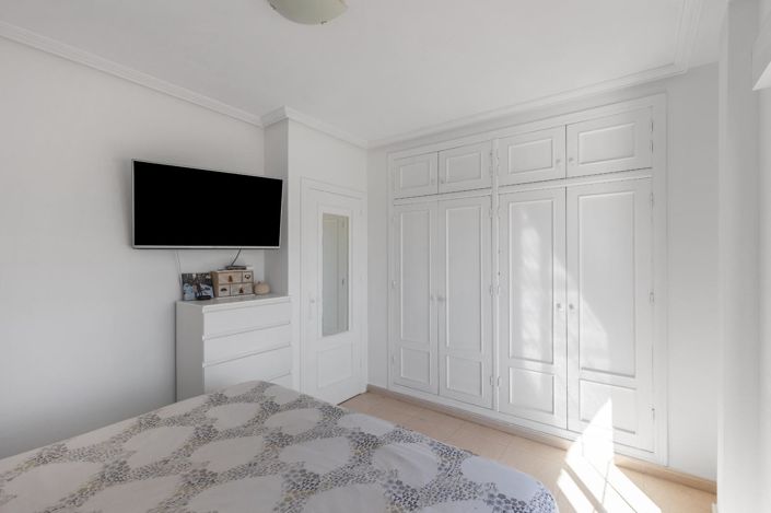 Image No.15-2 Bed Townhouse for sale