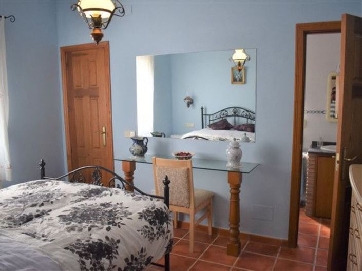 Image No.10-4 Bed Country House for sale